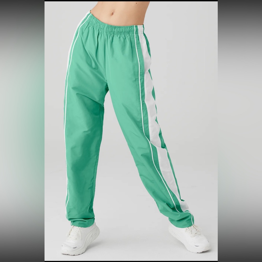 ALO Racetrack Pant - Lettuce/White XS Green and White Great Condition sold out